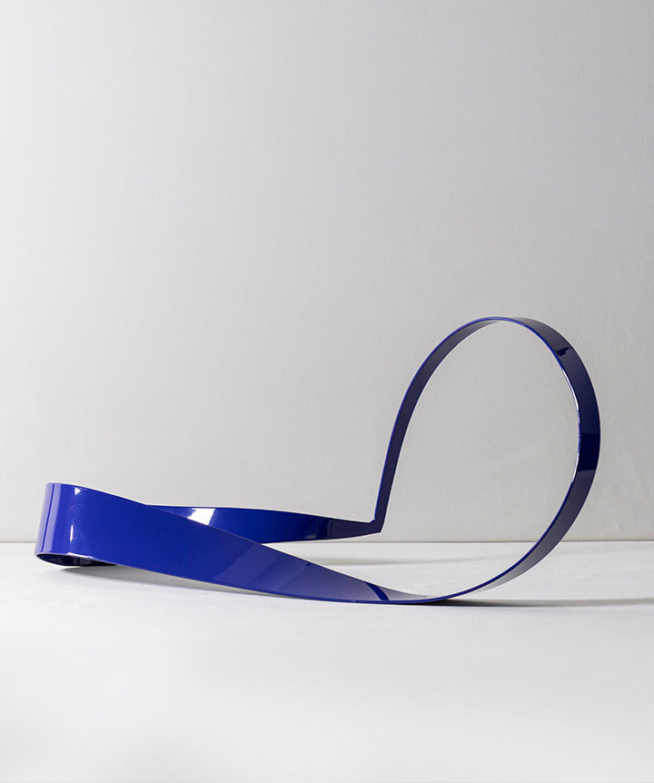 SINUOUS RIBBON | Continuous strip of brass coated in a custom high gloss urethane-based paint.